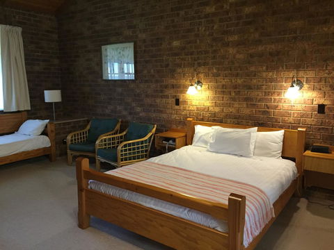 Coonawarra Place Motor Inn - E Caravan Parks 8