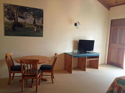 Coonawarra Place Motor Inn - E Caravan Parks 11