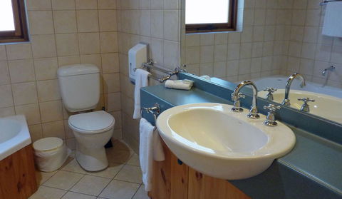 Coonawarra Place Motor Inn - E Caravan Parks 18