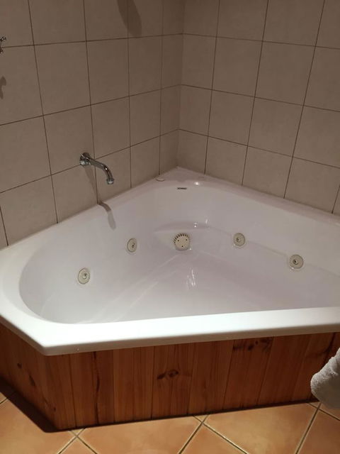 Coonawarra Place Motor Inn - E Caravan Parks 15