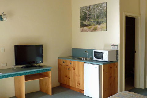 Coonawarra Place Motor Inn - E Caravan Parks 16