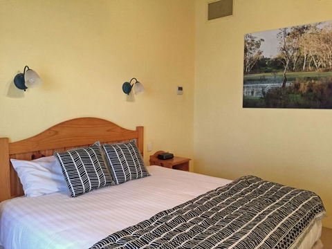 Coonawarra Place Motor Inn - E Caravan Parks 2