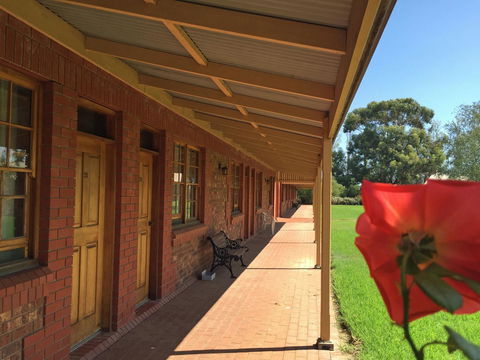 Coonawarra Place Motor Inn - E Caravan Parks 33