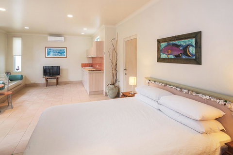 Sea & Soul Beachside Apartments - E Caravan Parks 4