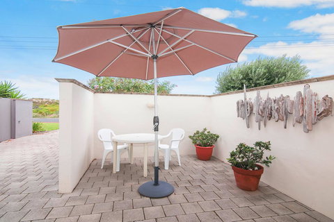 Sea & Soul Beachside Apartments - E Caravan Parks 10