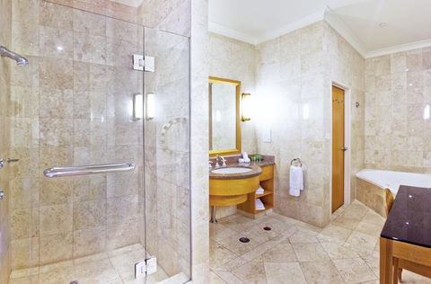 Duxton Hotel Perth - E Caravan Parks 3