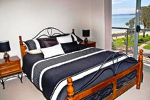 Boardwalk By The Beach - E Caravan Parks 9