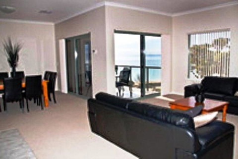 Boardwalk By The Beach - E Caravan Parks 7