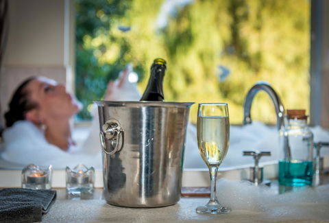 Chimes Spa Retreat - E Caravan Parks 16