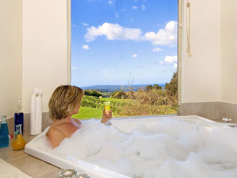 Chimes Spa Retreat - E Caravan Parks 35