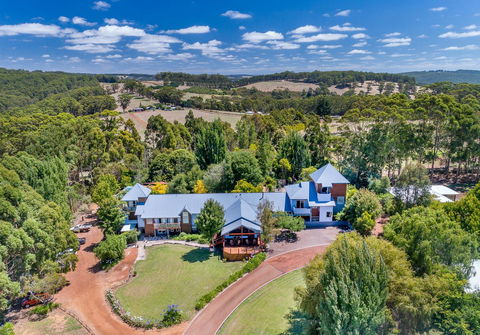 Chimes Spa Retreat - E Caravan Parks 3