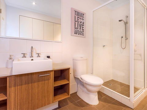 Home Apartment - Perth City Centre - Free WiFi - E Caravan Parks 3
