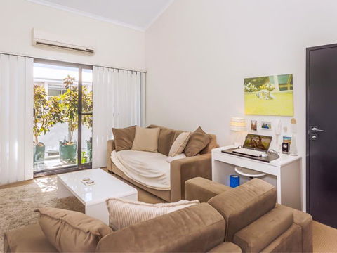Home Apartment - Perth City Centre - Free WiFi - E Caravan Parks 0