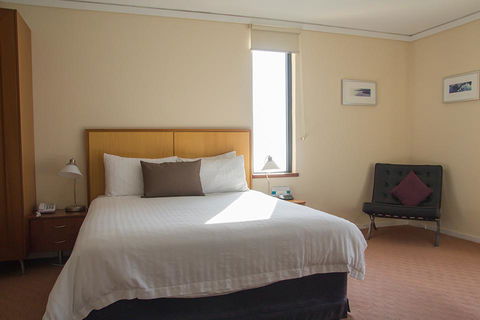 Ocean Beach Hotel - E Caravan Parks 1