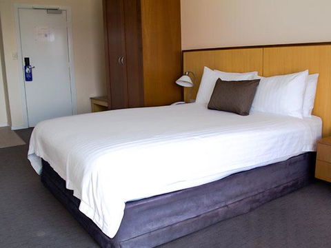 Ocean Beach Hotel - E Caravan Parks 2