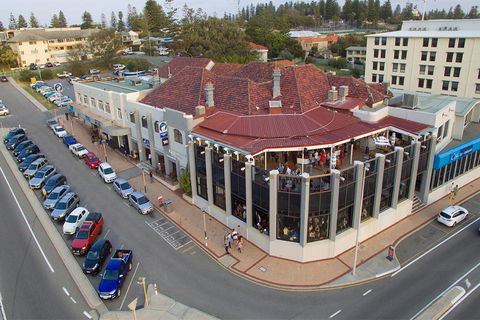 Ocean Beach Hotel - E Caravan Parks 3