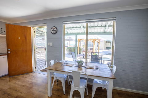 Shark Bay Seafront Apartments - E Caravan Parks 3
