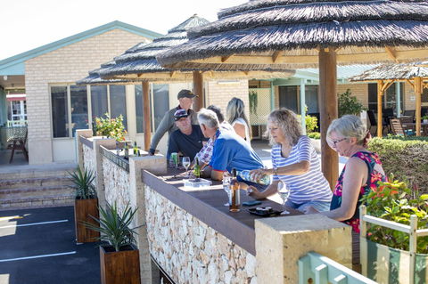 Shark Bay Seafront Apartments - E Caravan Parks 36