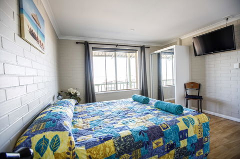 Shark Bay Seafront Apartments - E Caravan Parks 4