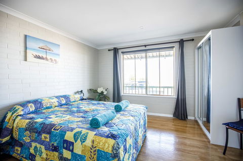 Shark Bay Seafront Apartments - E Caravan Parks 29