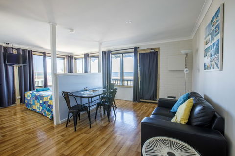 Shark Bay Seafront Apartments - E Caravan Parks 34