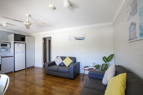 Shark Bay Seafront Apartments - E Caravan Parks 8