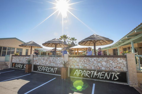 Shark Bay Seafront Apartments - E Caravan Parks 27
