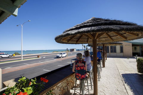 Shark Bay Seafront Apartments - E Caravan Parks 38
