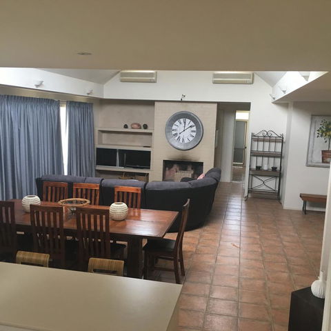 Grapevines Boutique Accommodation - E Caravan Parks 4