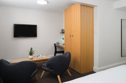Pensione Hotel Perth - E Caravan Parks 1