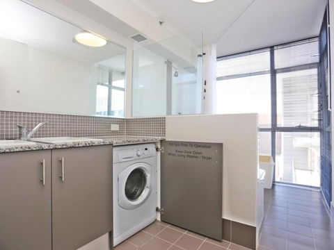 Centre Of Perth Whole Apartment W/view&spa&pool&wifi - E Caravan Parks 12