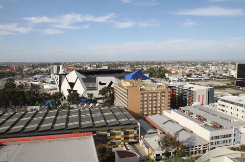 Centre Of Perth Whole Apartment W/view&spa&pool&wifi - E Caravan Parks 24