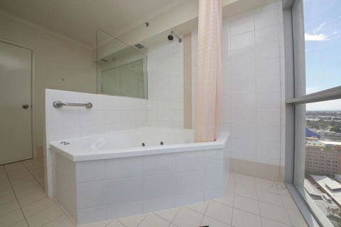 Centre Of Perth Whole Apartment W/view&spa&pool&wifi - E Caravan Parks 13