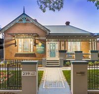 Blue Door Apartments - E Caravan Parks