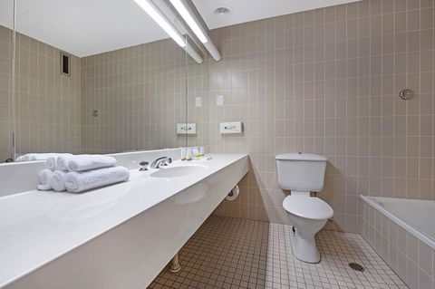 Quality Hotel Ambassador Perth - E Caravan Parks 28