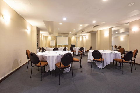 Quality Hotel Ambassador Perth - E Caravan Parks 32