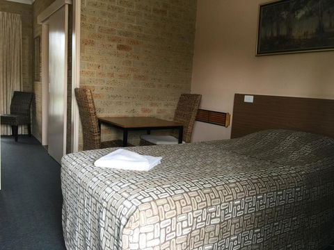 Mount Barker Valley Views Motel & Chalets, Western Australia - E Caravan Parks 8