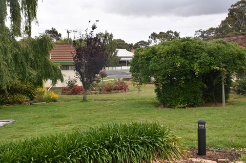 Mount Barker Valley Views Motel & Chalets, Western Australia - E Caravan Parks 18
