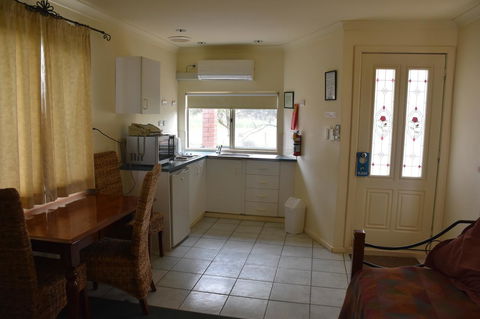 Mount Barker Valley Views Motel & Chalets, Western Australia - E Caravan Parks 35