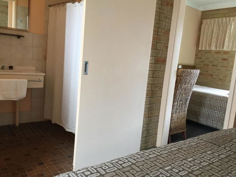 Mount Barker Valley Views Motel & Chalets, Western Australia - E Caravan Parks 6