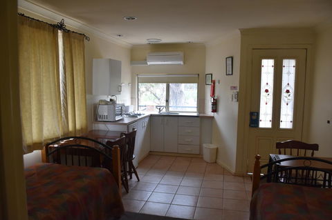 Mount Barker Valley Views Motel & Chalets, Western Australia - E Caravan Parks 38