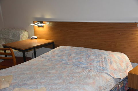 Mount Barker Valley Views Motel & Chalets, Western Australia - E Caravan Parks 43