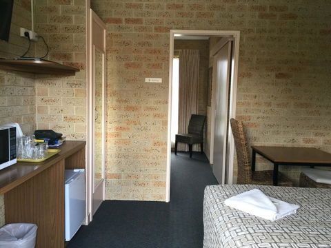 Mount Barker Valley Views Motel & Chalets, Western Australia - E Caravan Parks 9