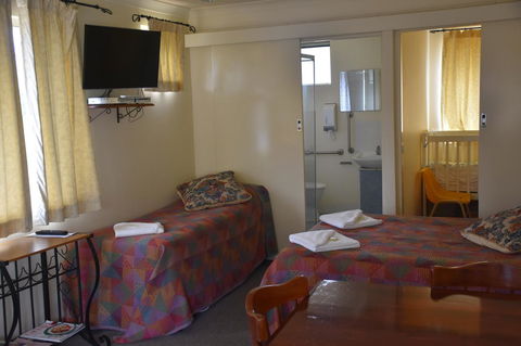 Mount Barker Valley Views Motel & Chalets, Western Australia - E Caravan Parks 40