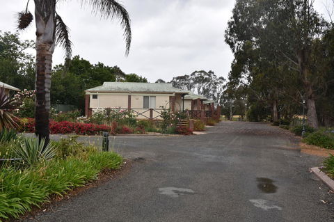 Mount Barker Valley Views Motel & Chalets, Western Australia - E Caravan Parks 33