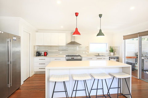 Calming Waters - Pet Friendly - Community Pool - E Caravan Parks 14