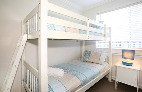 Calming Waters - Pet Friendly - Community Pool - E Caravan Parks 20