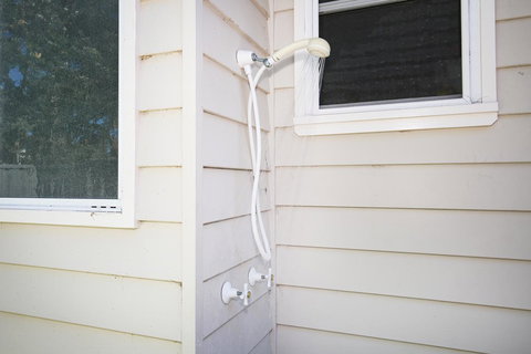 Calming Waters - Pet Friendly - Community Pool - E Caravan Parks 31