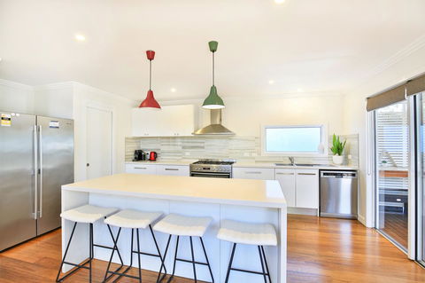 Calming Waters - Pet Friendly - Community Pool - E Caravan Parks 4