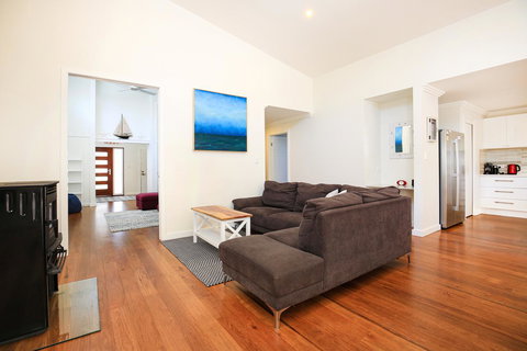 Calming Waters - Pet Friendly - Community Pool - E Caravan Parks 10